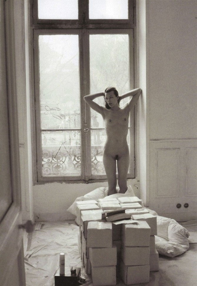 Milla Jovovich nude. Photo - 31