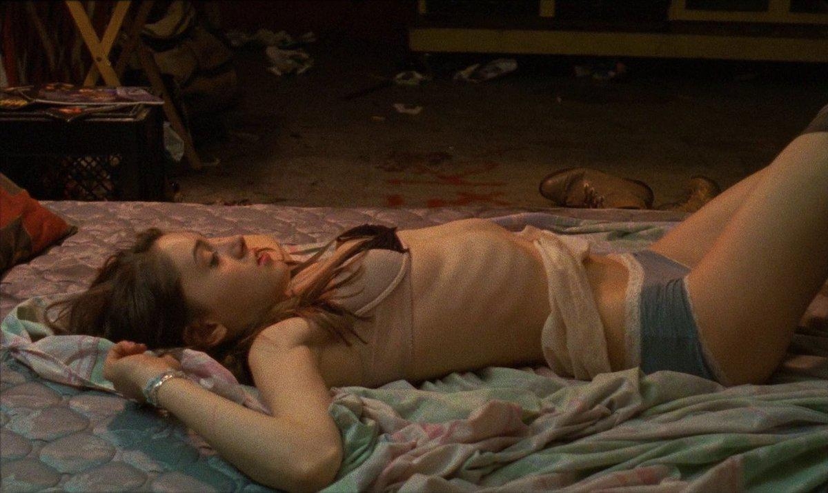 Natalia Dyer nude. Photo - 7