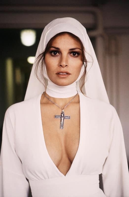 Raquel Welch nude. Photo - 8