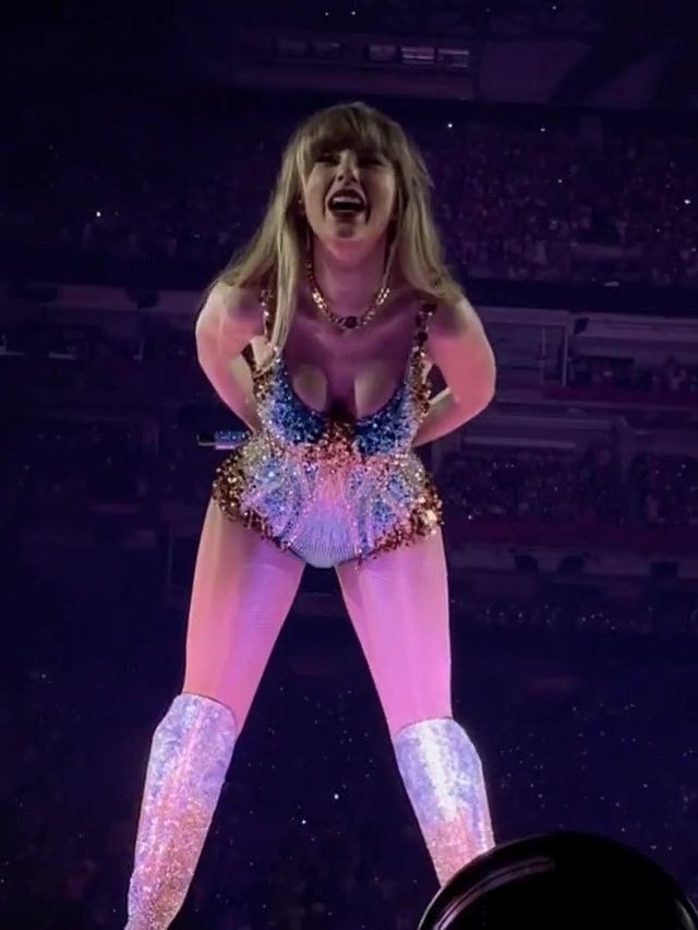 Taylor Swift nude. Photo - 21