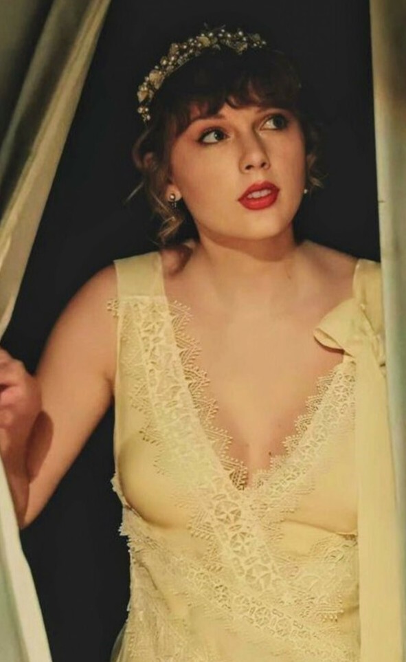 Taylor Swift nude. Photo - 33